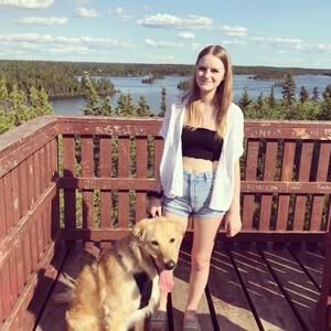 Meet your Posher, Caitlin